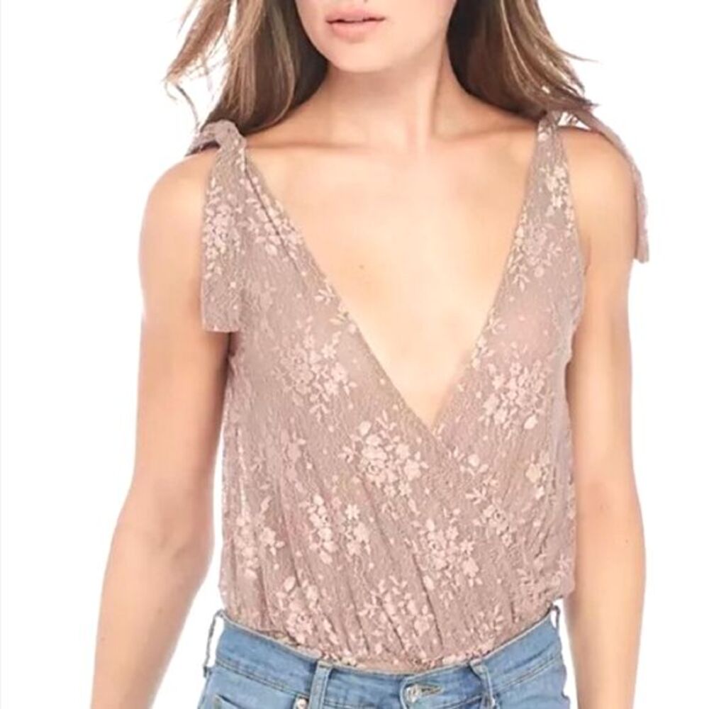 Free People Intimately Free NWT Taupe Lace All Day Thong Plunging Bodysuit Sz M - Picture 1 of 10